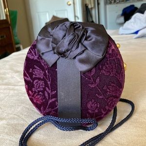 Dover Kidz round velvet purse